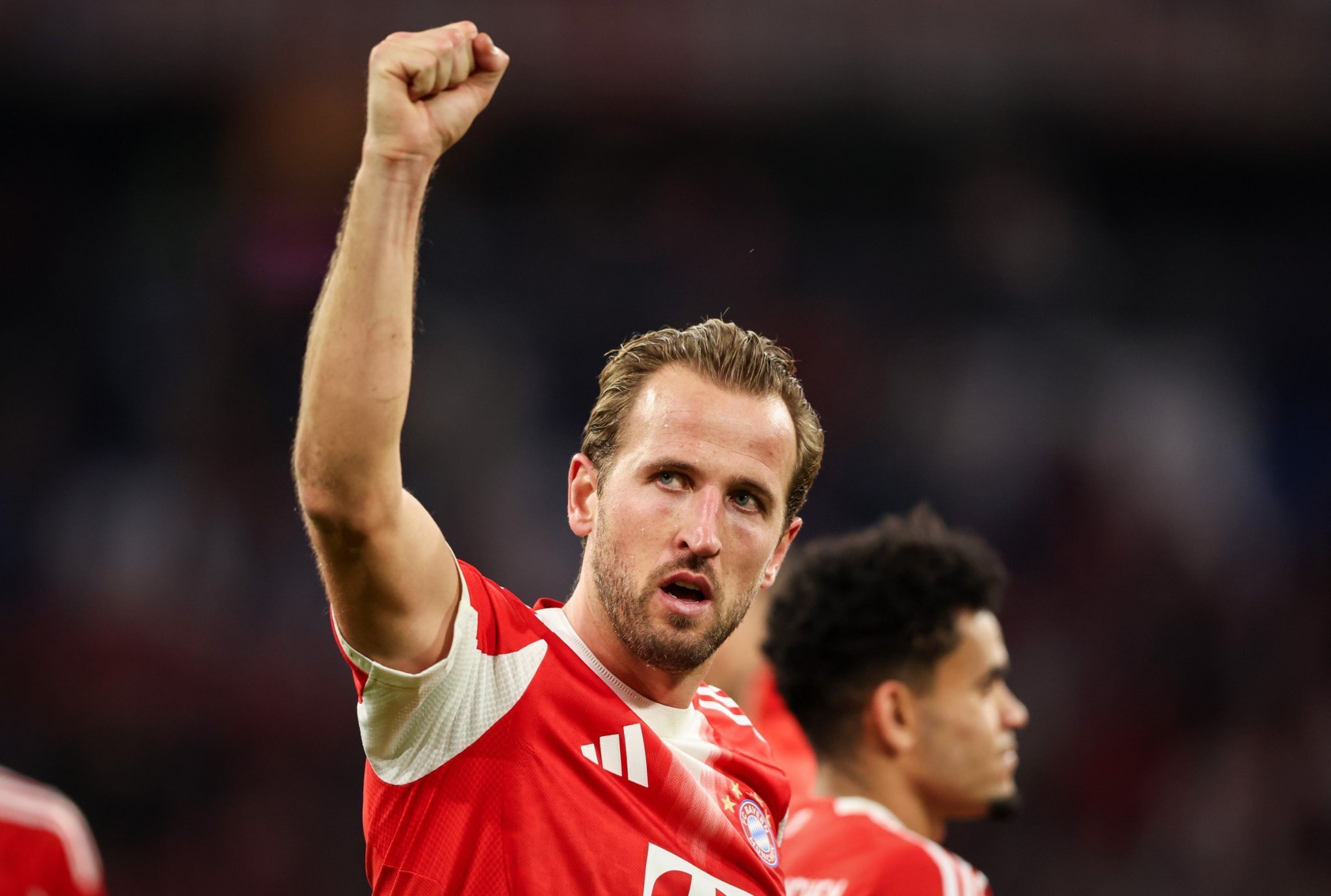 凱恩壓哨救主！造點後點球絕平，77場轟80球，再創德甲紀錄