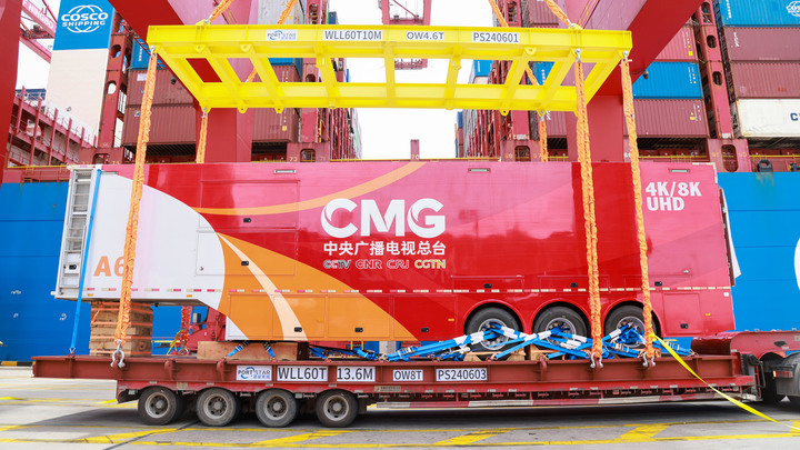 出征巴黎奥运会  央视转播车赶到宁波舟山港搭船