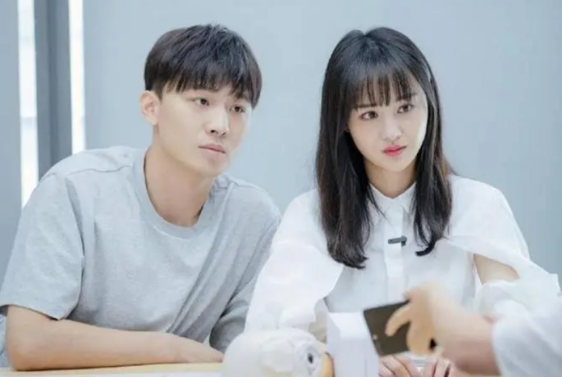 反正这么说吧,郑爽是内娱的顶流,那人气和曾经的杨颖,杨幂等人都是一