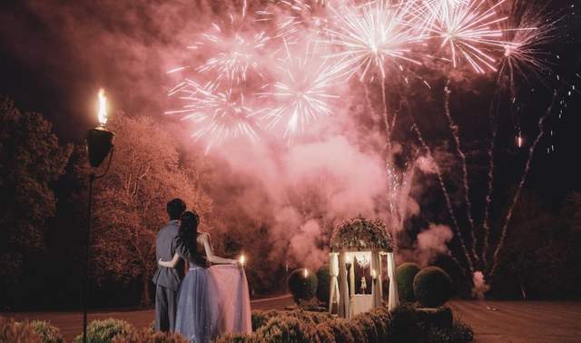 白纱西装绚烂烟火,考古夫妻恋爱往事,情话好甜