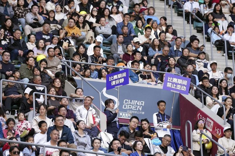 话题 | 今年中网怎么如此受欢迎？绝不仅仅只有台前的明星 还有20年的口碑和沉淀_腾讯新闻