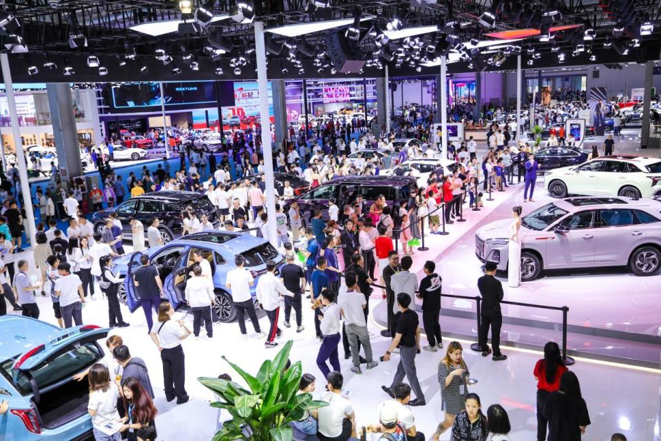 曾经的车展,观众可以体验到各种各样来自新鲜事物的震撼与冲击