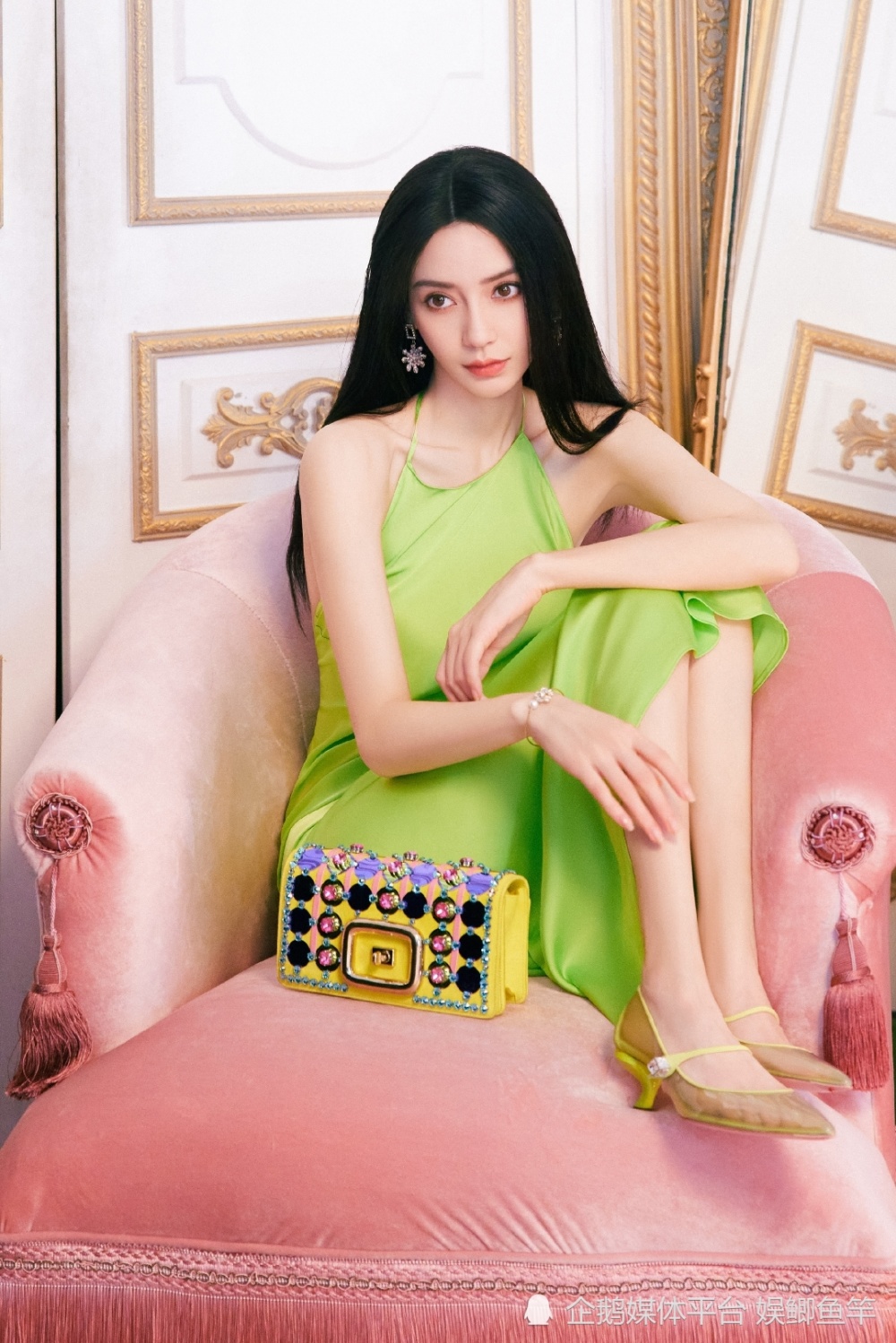 当红女星杨颖,奢华时尚大片美到失语,简直是仙女下凡!