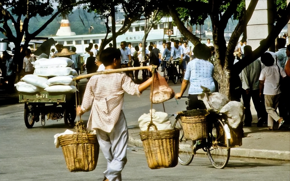 二八大杠的那些岁月,80年代一辆"永久牌"自行车,值现在多少钱