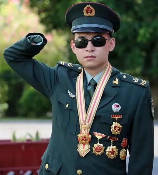 "排雷英雄"杜富国,90后妹妹杜富佳是什么身份?比哥哥还厉害_腾讯新闻