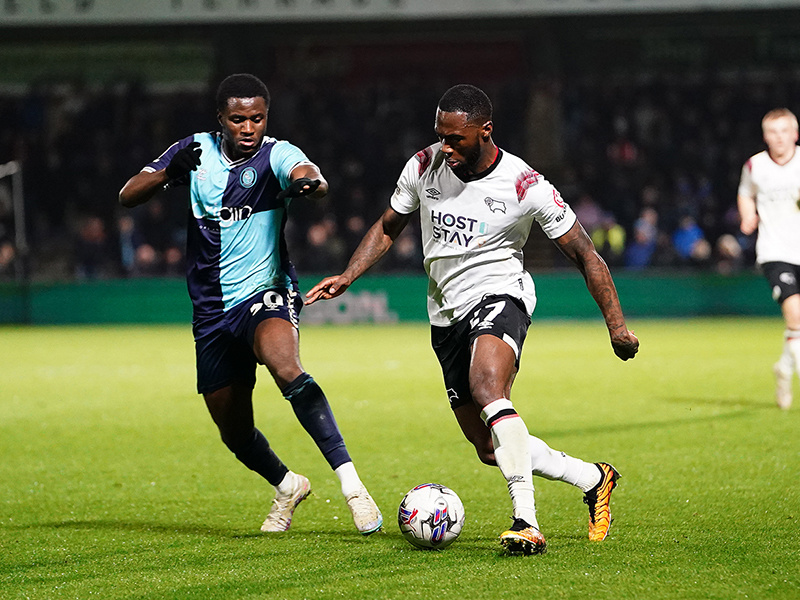 德比郡争2丧失主动 两连胜!小弗格森率队冲亚军_腾讯新闻