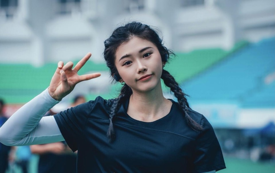 揭秘四川美女吴艳妮和妈妈处成闺蜜大胆承认整容信仰是刘翔