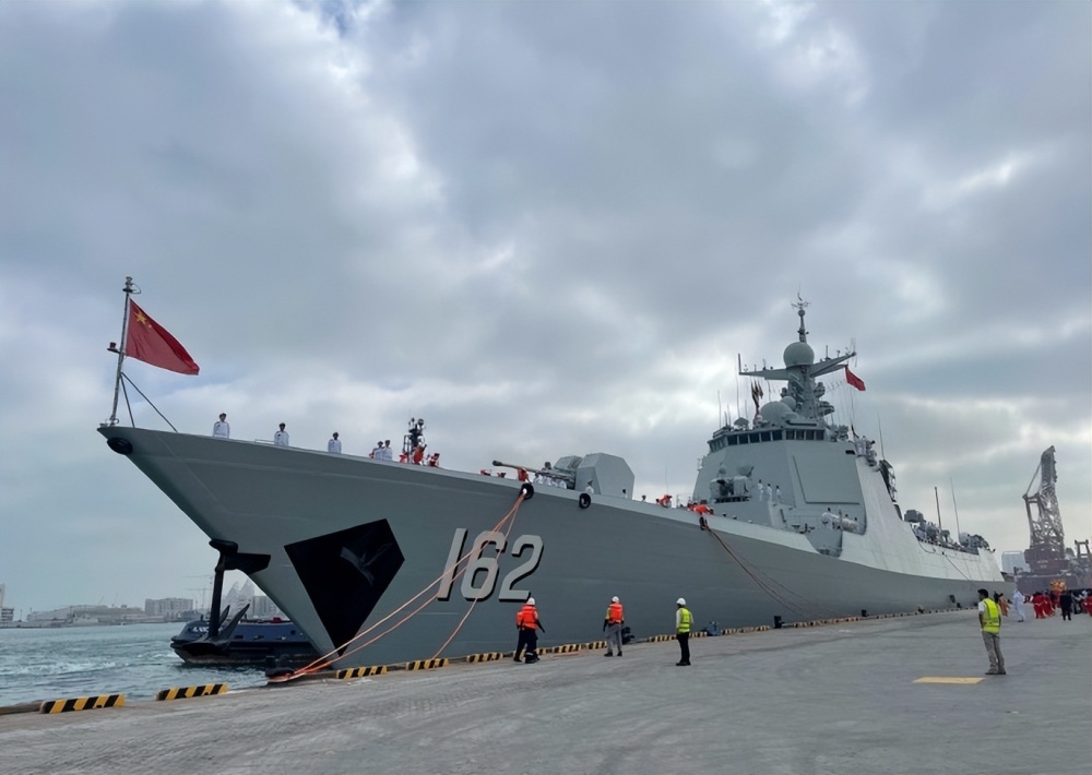 作为主力的052d,会对外出售吗?南宁舰赴阿联酋参展是个机会_腾讯新闻