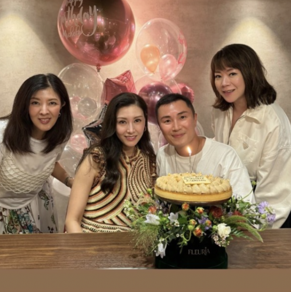 李嘉欣54岁生日,晒依偎在许晋亨怀中甜蜜合照,庆生现场星光熠熠
