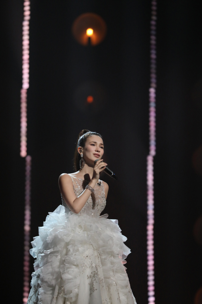 《浪姐4》人气排名大洗牌,陈嘉桦首度登顶,卢靖姗跌幅最大!_腾讯新闻