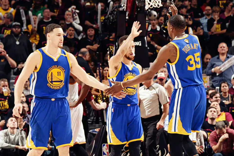 金州勇士队可能休赛季四换一,引进热火巨星巴特勒,拯救勇士王朝