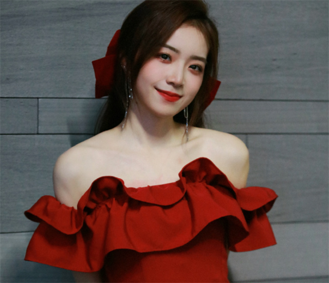 不羡鸳鸯不羡仙,只羡泽元每一天,余霜cos游戏角色,这是原石买不到的