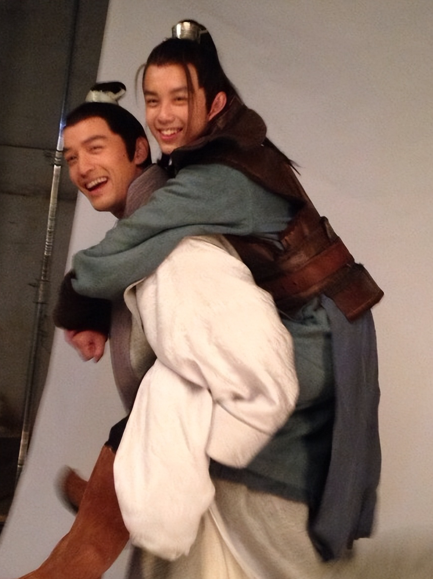 上海电影节舒淇松弛周冬雨身材好胡歌吴磊拥抱倪妮美