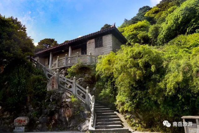 树木园,是集科学研究,科普教育和森林旅游于一体的科研机构(可参观哦)