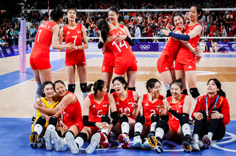 中国女排战胜塞尔维亚队,李盈莹神勇,朱婷伤退,博斯空砍39分