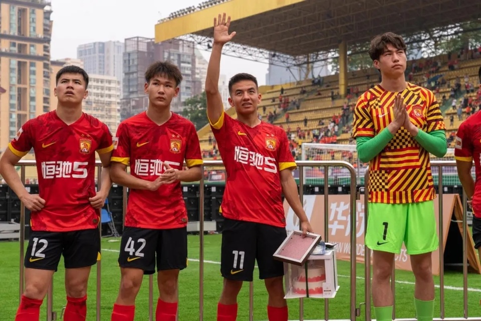 广州队解散?许家印被捕,恒大恐彻底放弃足球!能活着已是奢望-腾讯新闻