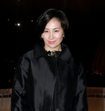 田朴珺采访何超琼,让我看到了真豪门和假贵族的差距!_腾讯新闻