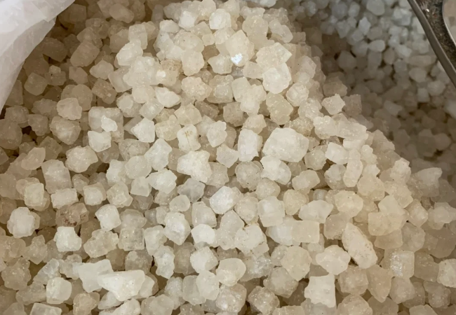 买食用盐，挑“海盐”还是“精盐”？早知早受益，搞懂再买不吃亏_腾讯新闻