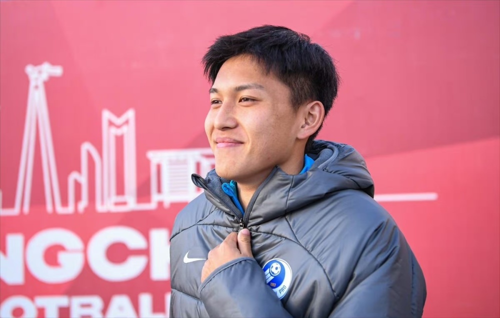 攻防一体,大连人新星改踢后卫亮眼,谢晖重组双翼,王禹戏耍外援_腾讯