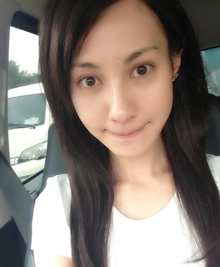 45岁杨雪近状曝光,与闺蜜现身被偶遇,穿搭随性低调颜值不输baby