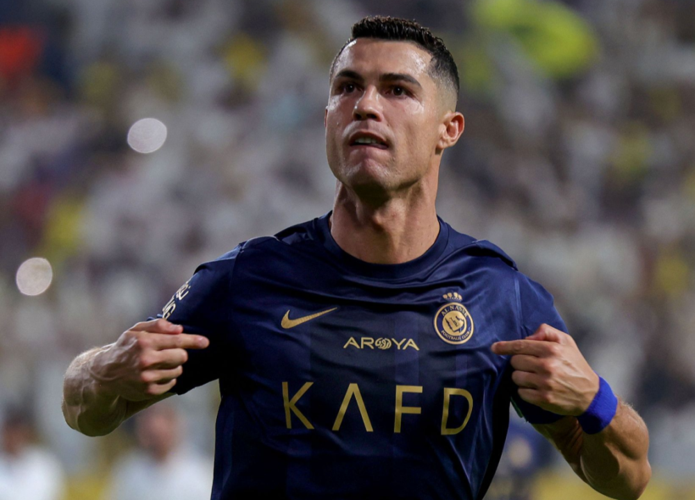 c罗亲口回应手势,金球奖巨星逃过罚单,冲击连续10场破门纪录_腾讯新闻