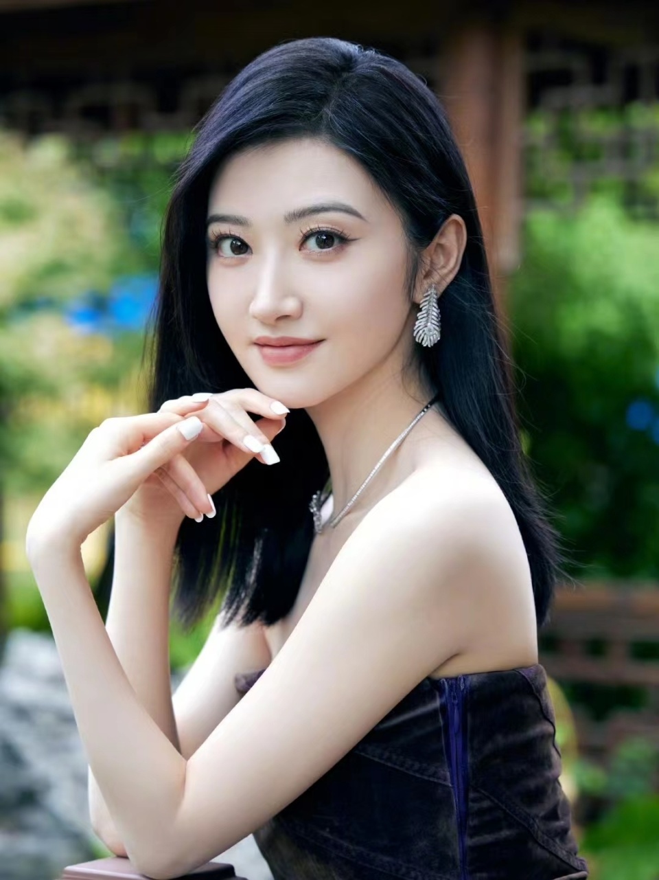 景甜方辟谣,称平台账号被盗,此前评论巴以冲突言论犀利引热议