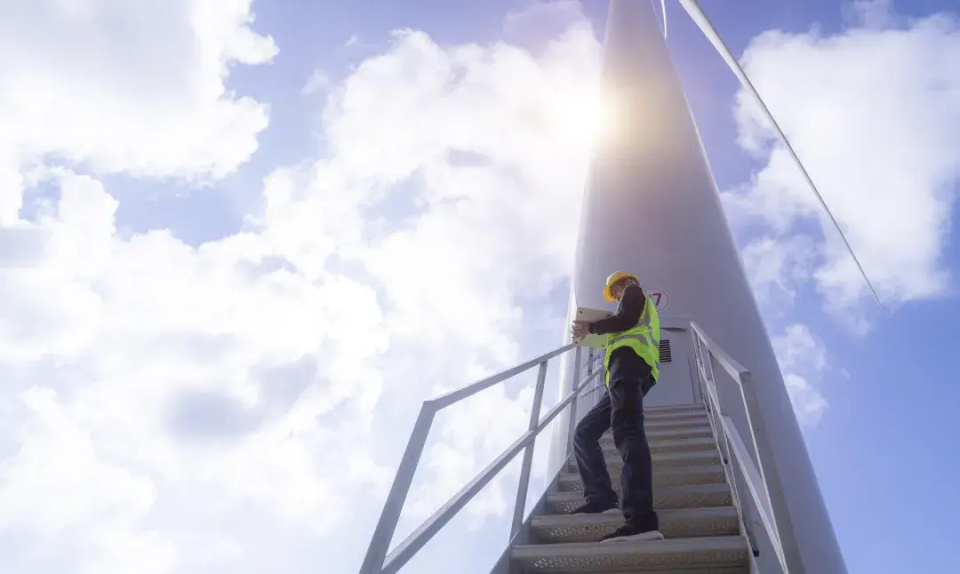 风电霸主,被逼入海