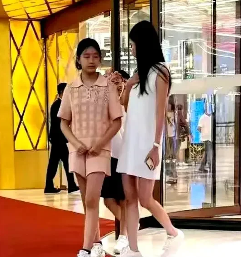 汪小菲三度抵台，马筱梅陪大S子女逛街，S妈公开发声怒呛：谎言-腾讯新闻