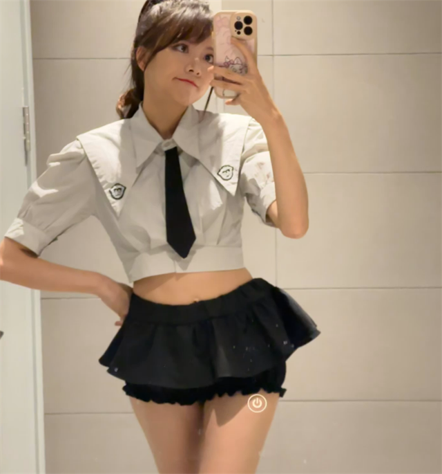 骆歆差点没法登场准备的裤裙穿不出来临时买裤子连整活都忘了