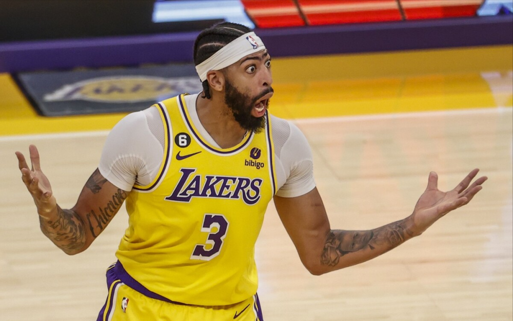 15处伤病,浓眉哥生涯11年饱受困扰,原因竟与高中身高暴涨有关_腾讯