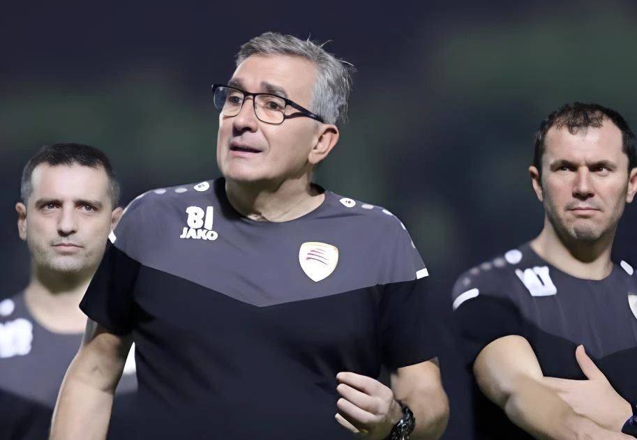 国足教练组已确定7名具体成员郑智等人将陪同外教考察国脚