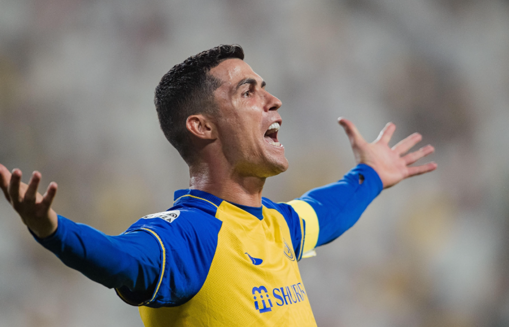 曝c罗不会被停赛,做不雅手势原因出炉:家人被骂后回击