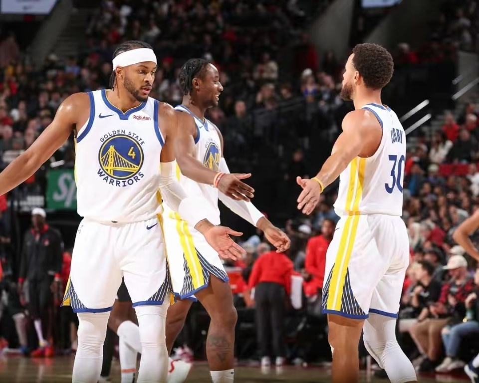 克莱心仪合同曝光名记直言勇士仅两人非卖库里初谈水花追解体