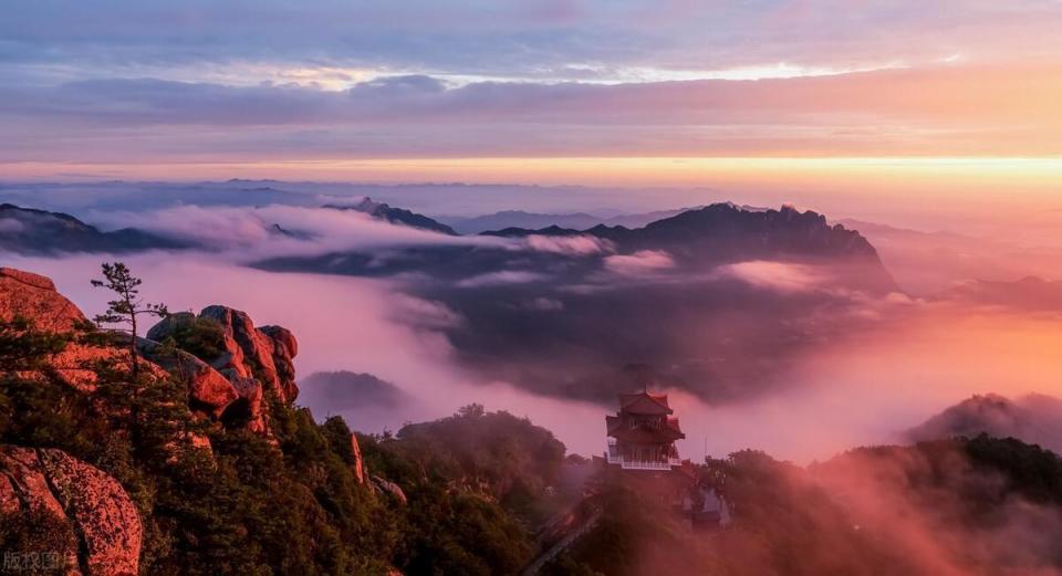 白云山是河南最低调的5a级景区,这里仅1500米以上的山峰就有37座,是