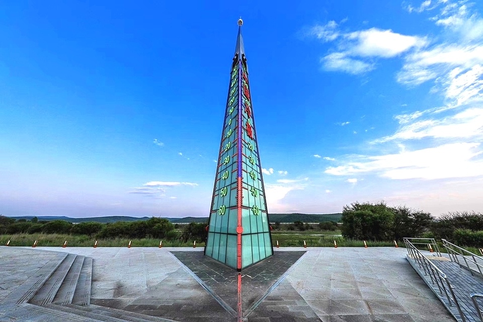 根河市属于高纬度,高寒冷地区,是内蒙古自治区年平均气温最低的城市