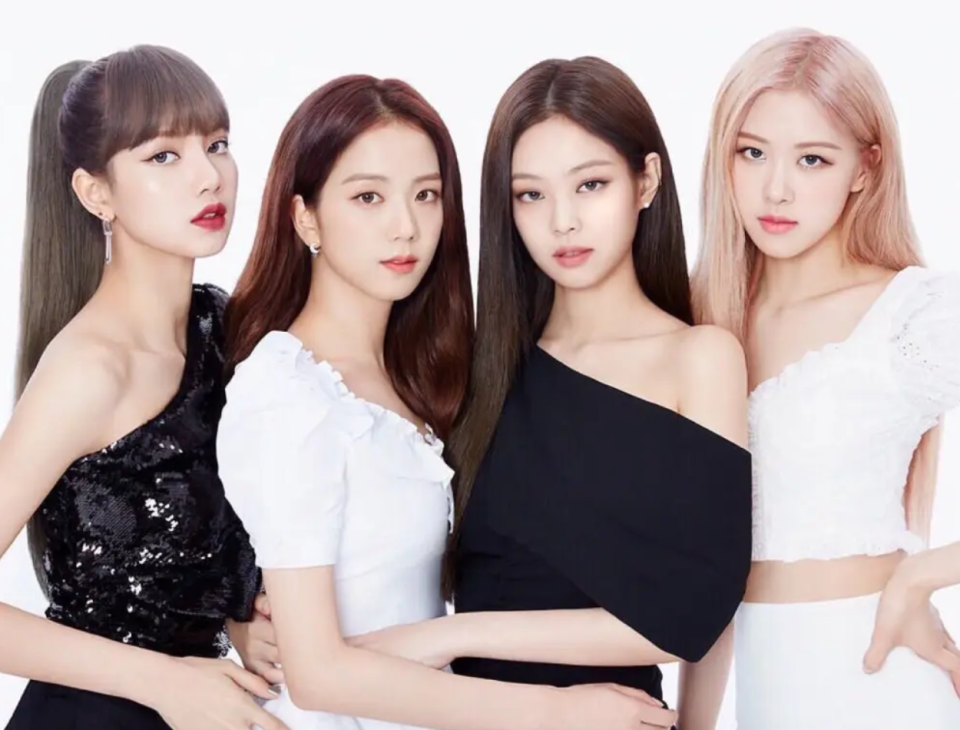 不过,比起jennie和金泰亨,朴彩英和姜栋元,金智秀和安普贤三对捕风捉