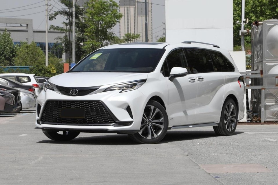 丰田新款mpv成功了,上市首月销量夺冠,车长超5米1,好开又舒适