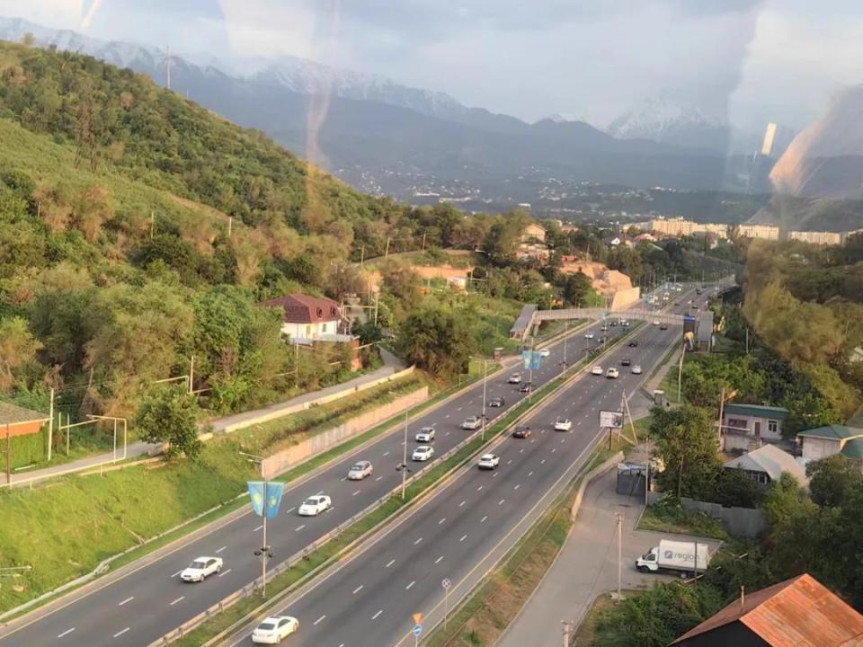 阿拉木图市区街景本次中亚行程主要走三个城市,哈萨克斯坦-阿拉木图