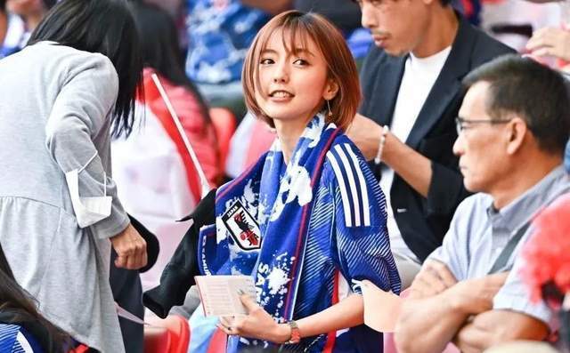 top1日本后卫谷口彰悟—泉里香(恋爱中)由于在世界杯前遭遇了脸部