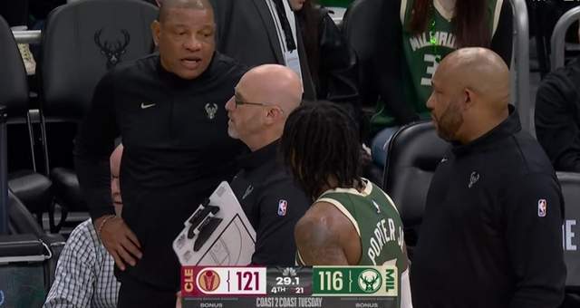 沒暫停卻挑戰！里弗斯親手葬送比賽！全場鴉雀無聲，真該退役了 - 