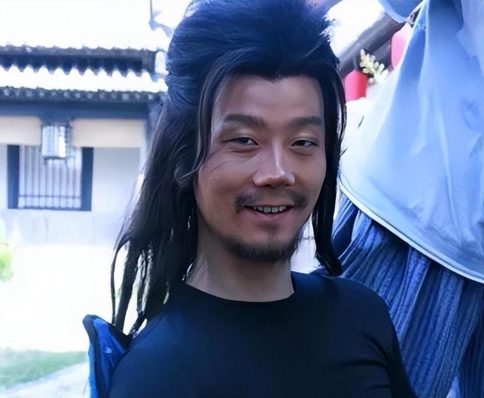 陈创:获张国立提携,与哮天犬一角互相成就,露水婚姻成一生之痛_腾讯