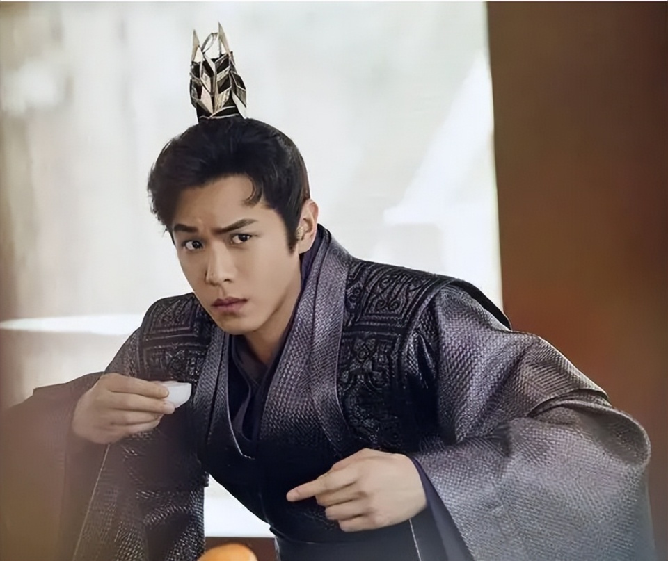 张若昀事业又开花,爱情甜蜜家庭幸福,谁不羡慕这样的人生呢?