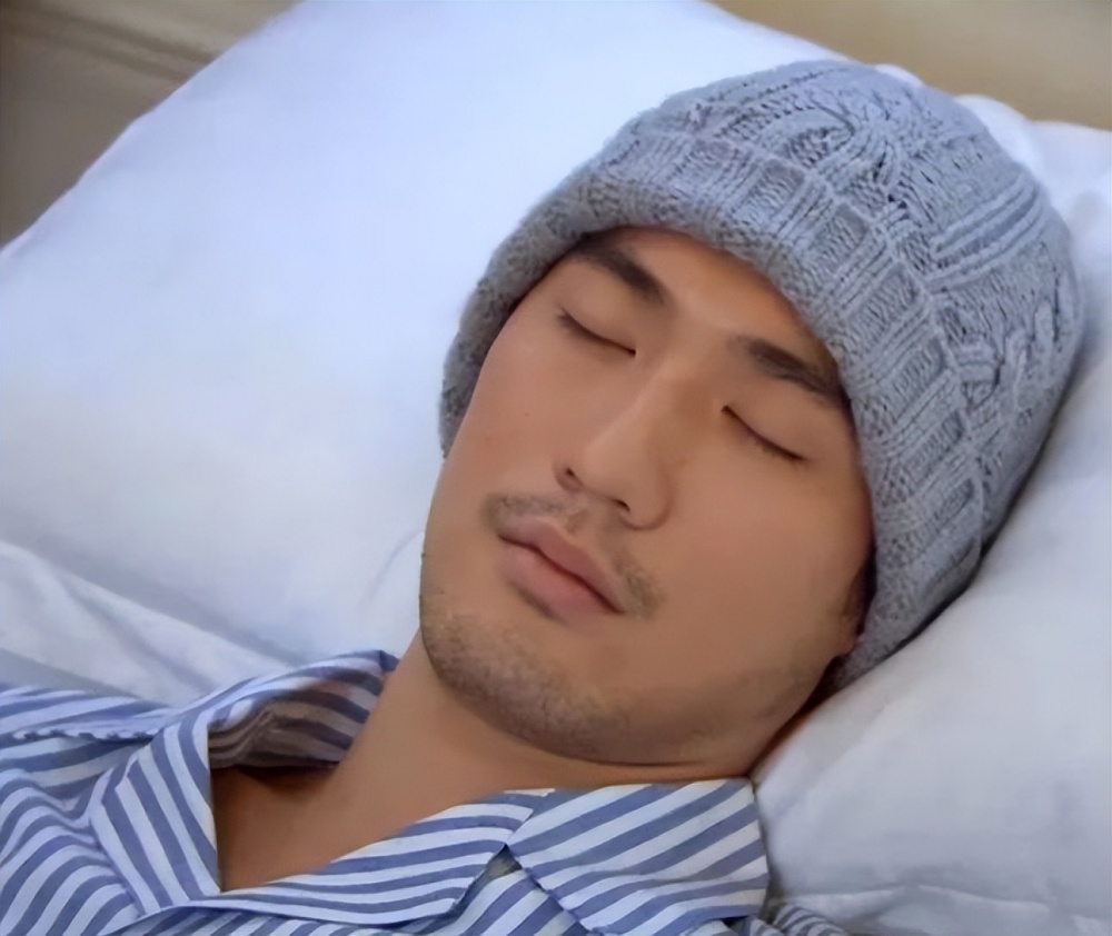 高宇桥母亲节晒与妈妈合照,面容慈祥略显苍老,高以翔粉丝送鲜花_腾讯