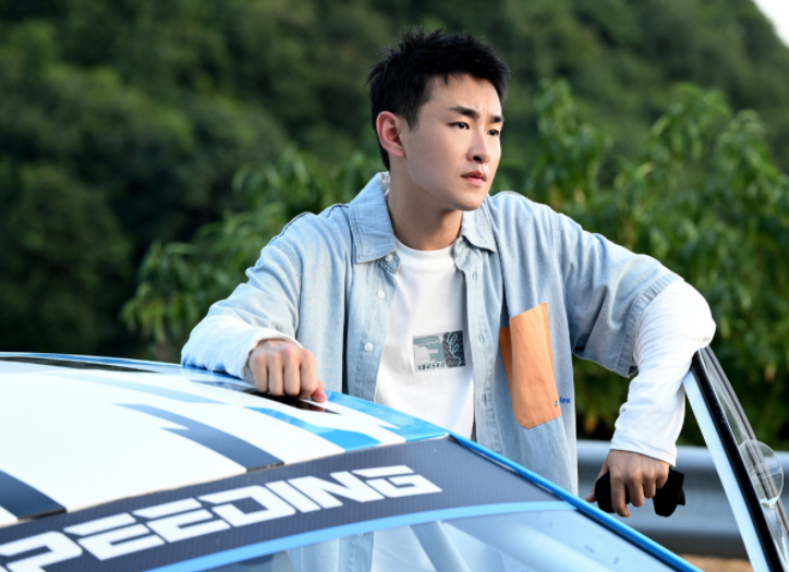 网剧《飞驰人生》胡先煦竟饰演霸总,网友却认为他"滕"化了