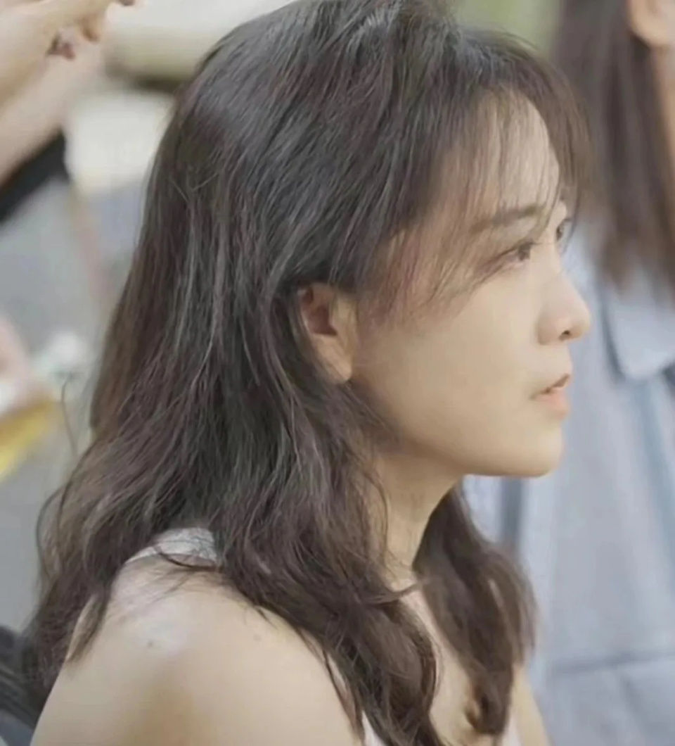 贾玲大波浪卷发好温柔漂亮!