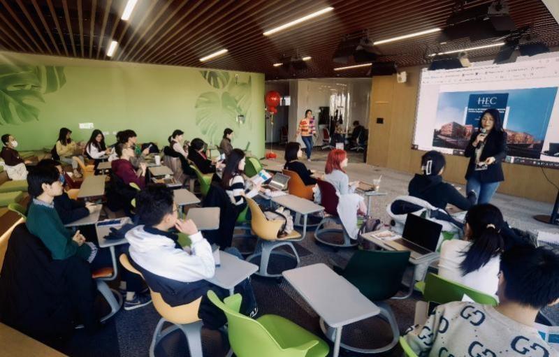 我,嫁给小4岁法国老公,婆婆很明事理,告诉我婚姻中夫妻最重要