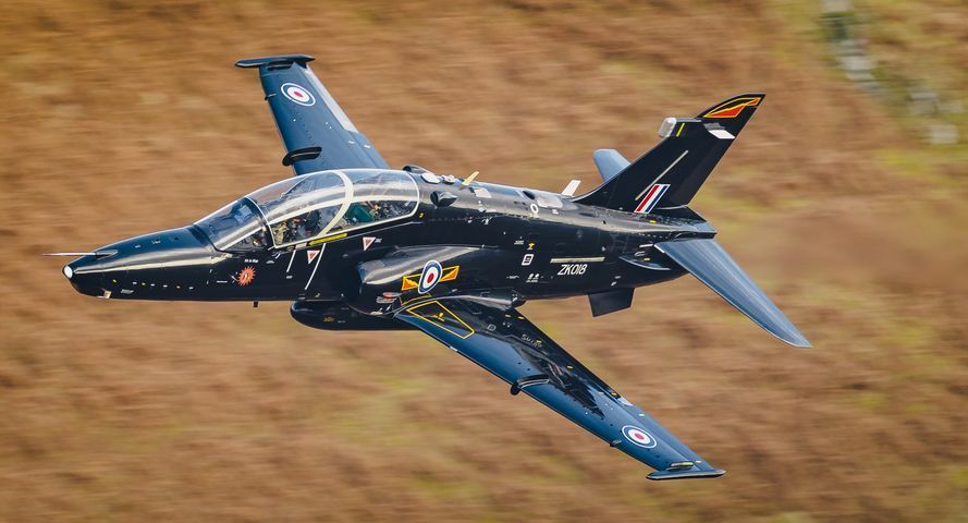 组图英国皇家空军t2教练机进行低水平飞行训练