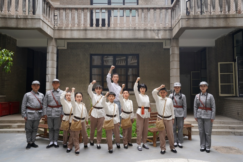 这所校园里,人人会讲"孩子剧团"的故事_腾讯新闻