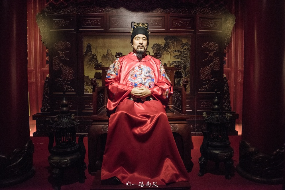 元年,朱守谦被分封到桂林做靖江王,1372年开始建府,历经20年方建成