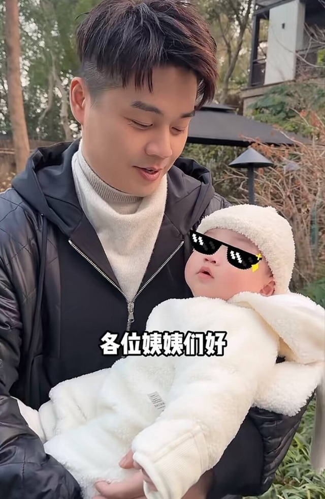 沈涛一家三口外出春游,神秘太太高清正脸罕曝光,小板栗虎头虎脑_腾讯